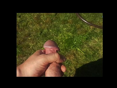 ❤️ Hottie beroa bere pussy arrosa izorratu egiten du eta udako lorategi batean squirt batekin esperma egiten du Pornografia besterik ez gugan ❌️❤