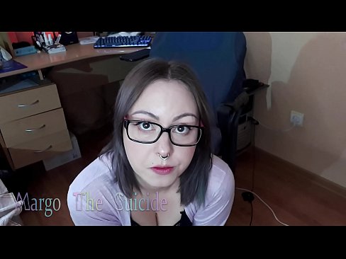 ❤️ Neska sexy betaurrekoekin dildoa zurrupatzen du kameraren aurrean Pornografia besterik ez gugan ❌️❤